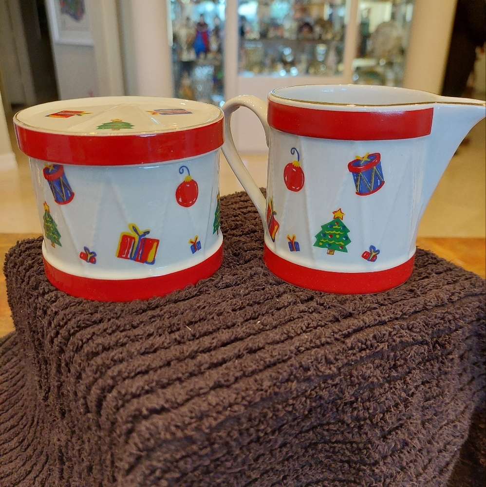 Christmas Sugar & Creamer set Brand New
